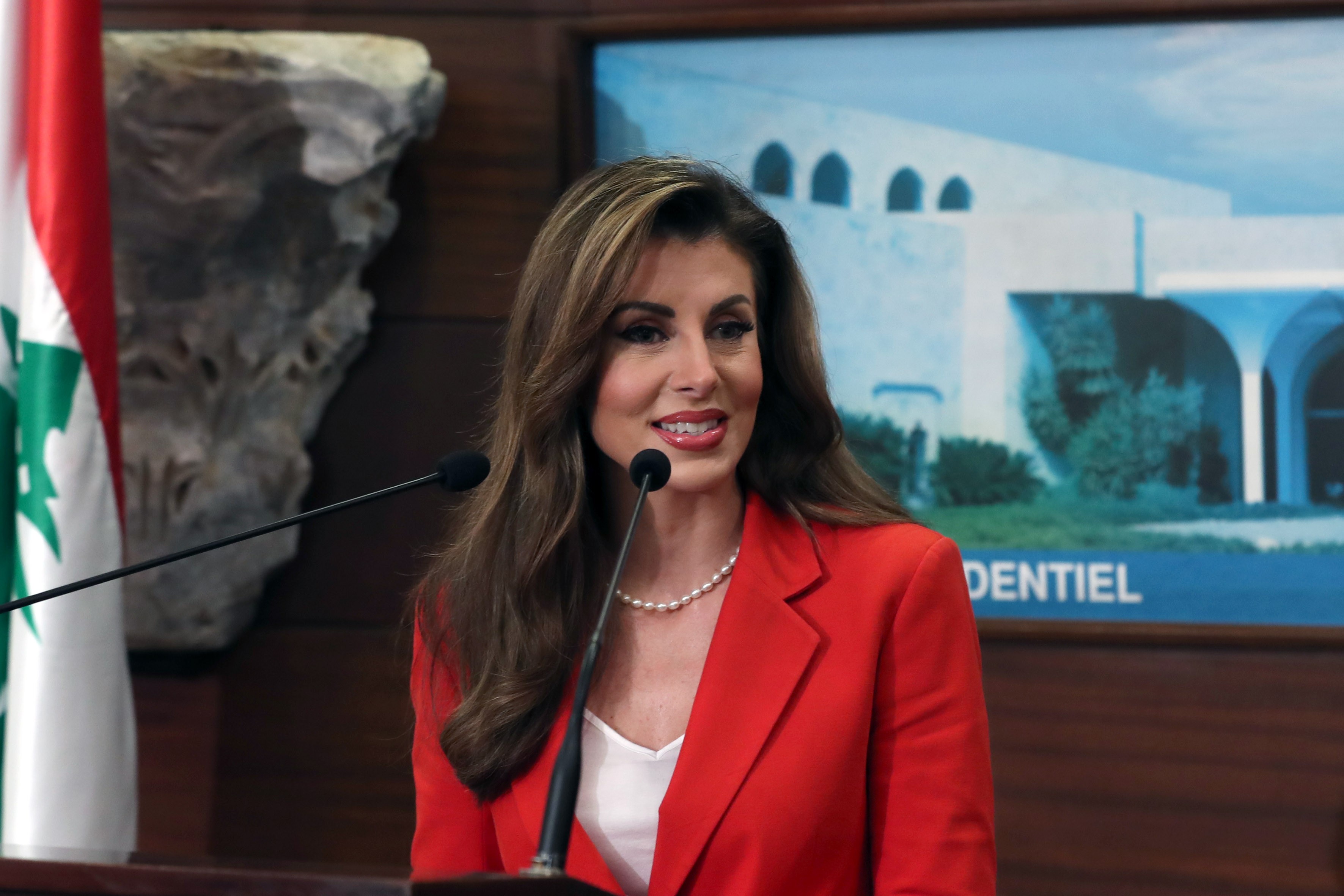 الرئيس عون استقبل  نائبة المبعوث الأميركي الخاص للشرق الأوسط: الاستقرار الدائم في الجنوب رهن بإنجاز الانسحاب الاسرائيلي وتطبيق القرار ١٧٠١ واطلاق الاسرى اللبنانيين جزء من اتفاق 27 تشرين الثاني الماضي 